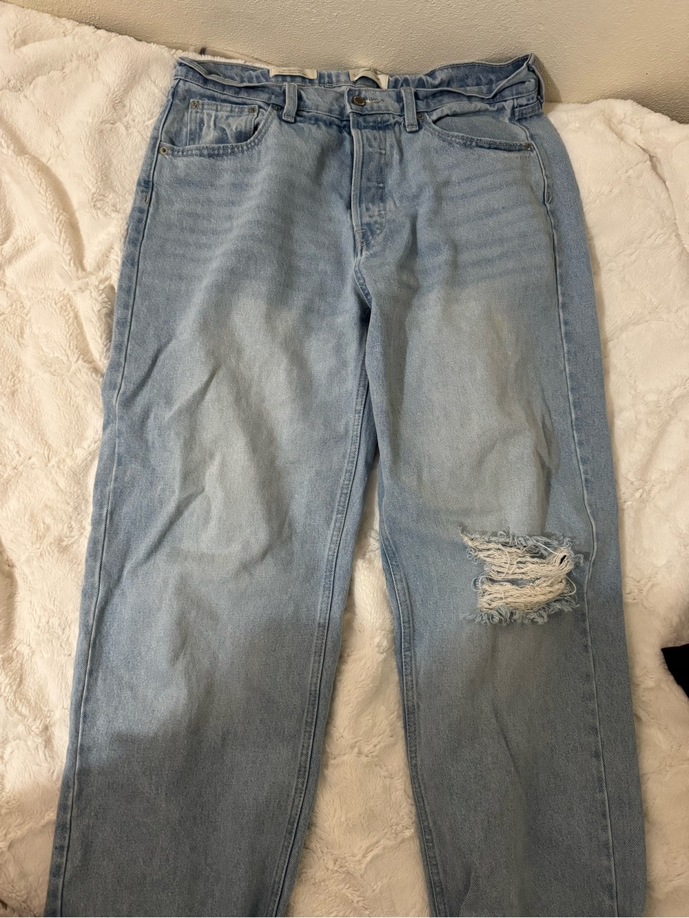 Light Blue Wide Leg Jeans with Distressed Knee
